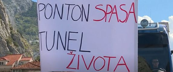 Prosvjed u Omišu - Građani žele tunel - 1