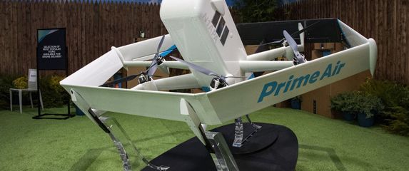 Amazonov dostavni dron