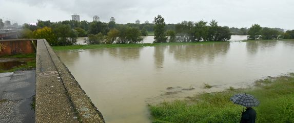 Sava u Zagrebu izlila se iz korita - 4