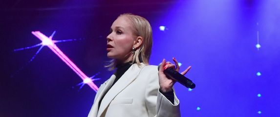 Jelena Rozga u Miu Miu čizmama na Bučijadi - 4