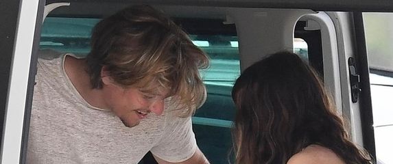 Millie Bobby Brown i Jake Bongiovi