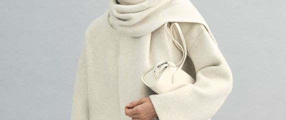 Kaput iz Manga posebno je šik zbog pletenog šala