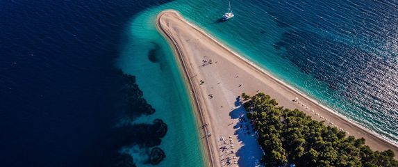 Plaža Zlatni rat kod Bola na Braču