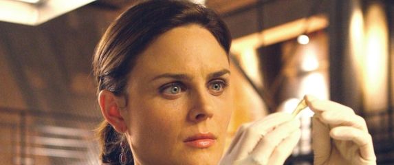 Emily Deschanel - 7