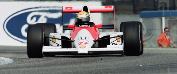 Ayrton Senna u McLarenovom bolidu 1990.