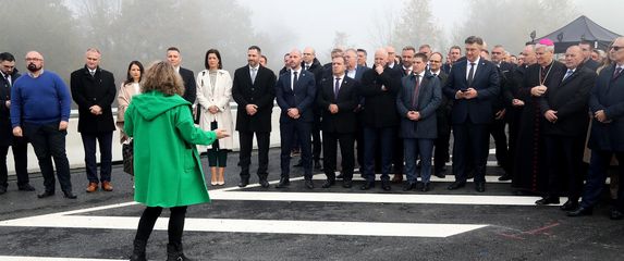 Žena napala župana Ivana Celjaka i HDZ-ovce na otvorenju autoceste - 3