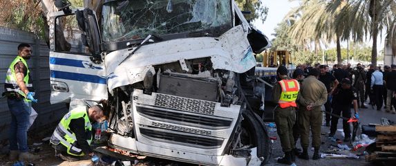 Kamion koji je naletio na autobusnu stanicu u Izraelu