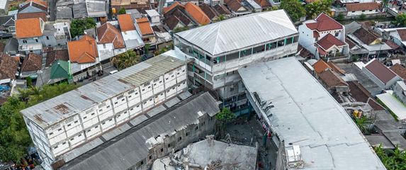 Ruševine škole u Indoneziji