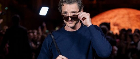 Pedro Pascal na Chanelovoj reviji