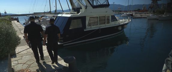 Policajci spasili utopljenike