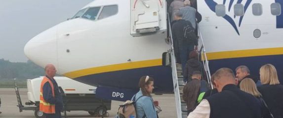 Zračna luka u Banja Luci i traktor