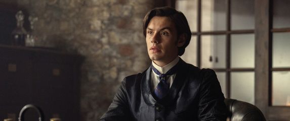 Louis Partridge - 15