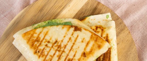 Brzi zeleni wrap sa špinatom