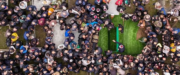 Pogled iz zraka na groblje Bare - 1