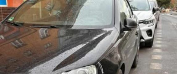 Vozilo s diy zaštitom pri parkiranju