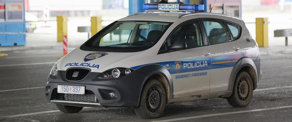 Policija na Bajakovu, ilustracija
