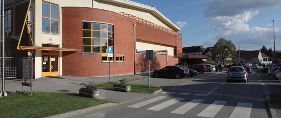 Policija ispred škole u Bedekovčini - 4