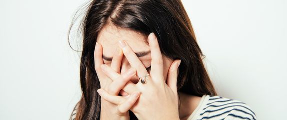 Žena koja se srami