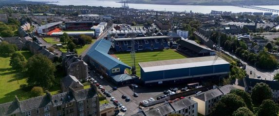 Dens Park i Tannadice Park