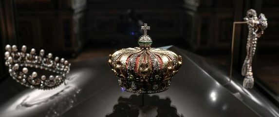 Iz Louvrea ukraden nakit neprocjenjive vrijednosti - 6