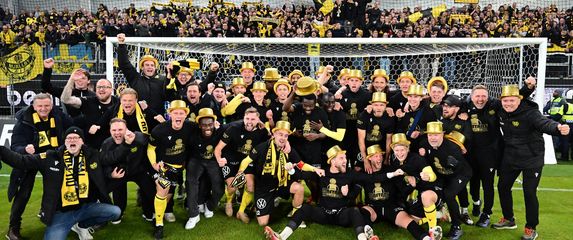 Mjällby slavi titulu s navijačima