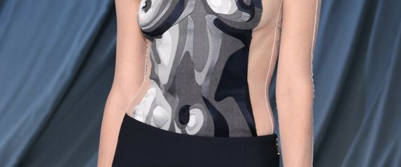 Rebecca Hall u smjeloj kreaciji Thoma Brownea