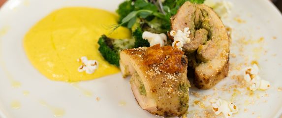 Iva Novosel: Rolada od pilećeg zabatka s komponentama na tanjuru koje zabavljaju - 2