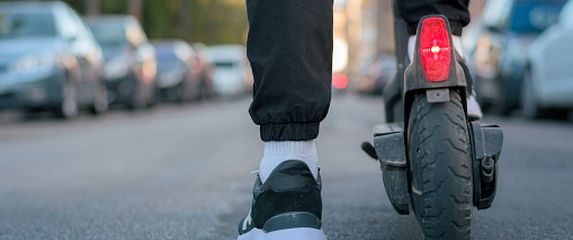 Električni romobil, ilustracija