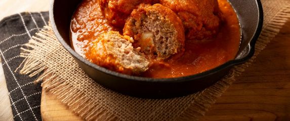 Mesne okruglice punjene feta sirom