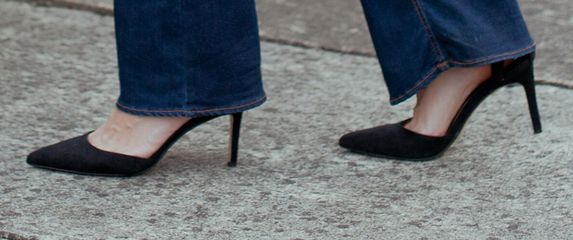 Crne cipele s visokom potpeticom nikad ne izlaze iz mode