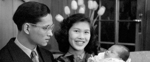 Kraljica Sirikit sa suprugom