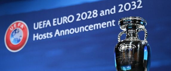 Euro 2032.