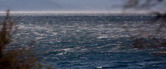 Bura u Velebitskom kanalu, ilustracija