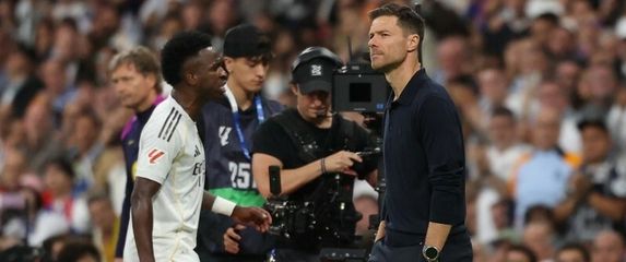 Vinicius i Xabi Alonso