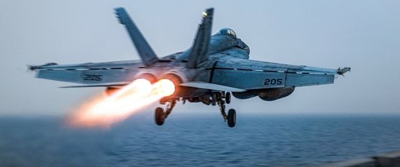 Borbeni zrakoplov F/A-18 Super Hornet