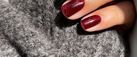 Kratki baršunasti nokti