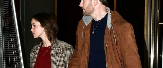 Chris Evans, Alba Baptista