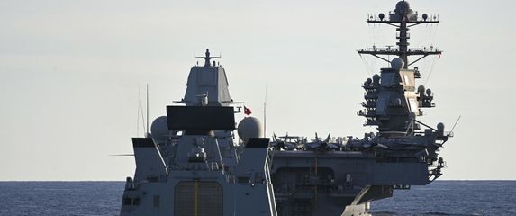 USS Gerald Ford i danski HDMS Niels Juel