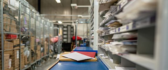 Sortiranje pošte, ilustracija