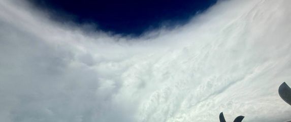 Središte uragana Melissa - 11