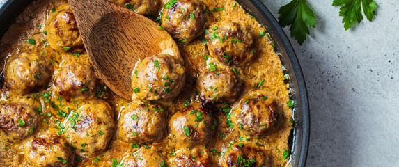 Mesne okruglice u kremastom umaku