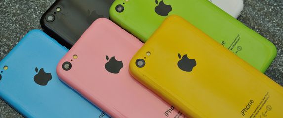 Apple iPhone 5C - niža cijena i festival razigranih boja