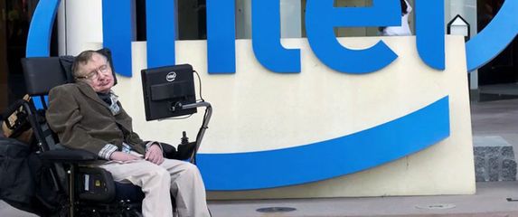 Stephen Hawking testira Intelova invalidska kolica s Linux sustavom