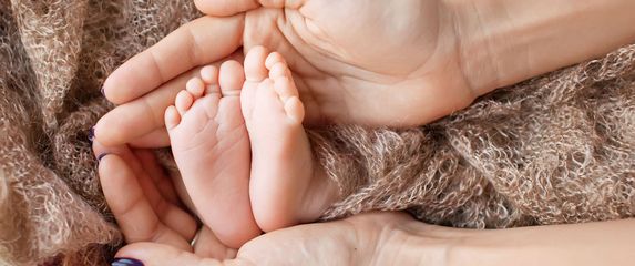 Novorođenče i majka