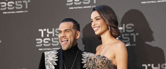 Dani Alves i Joana Sanz (Foto: AFP)