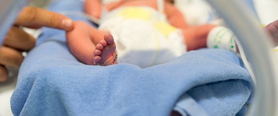 Beba u inkubatoru, ilustracija (Foto: Getty images)