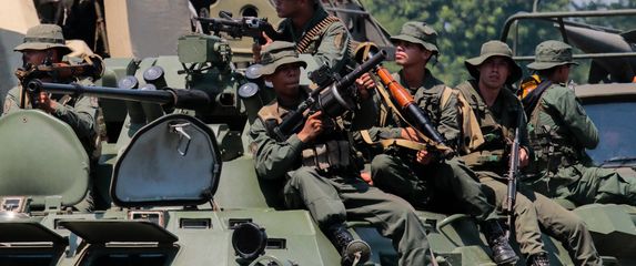 Venezuela, vojnici (Foto: Schneyder MENDOZA / AFP)