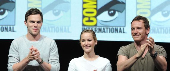 Jennifer Lawrence i Nicholas Hoult (Foto: AFP)
