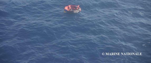 Potraga za posadom potonulog tegljača (Foto: Marine Nationale)