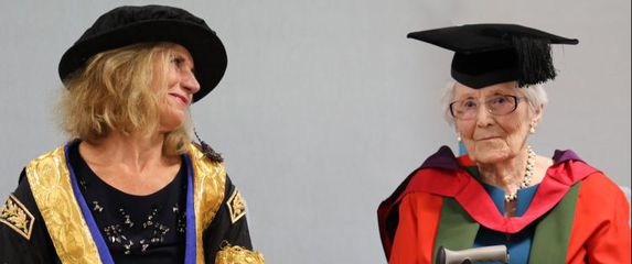 Druga u povijesti kojoj je uručen počasni doktorat, u dobi od 100 godina